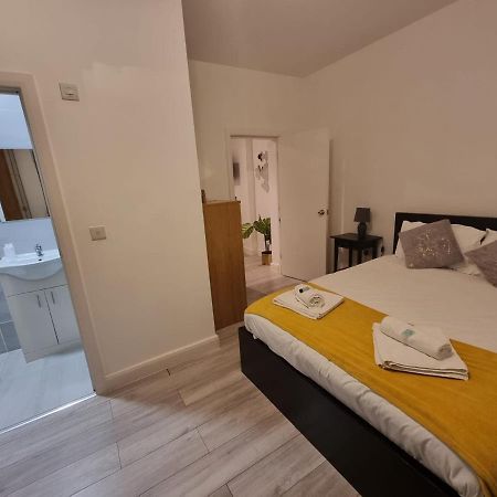 Edgware 3Br 3Privateensuite - Close To Station - Parking Upon Request מראה חיצוני תמונה