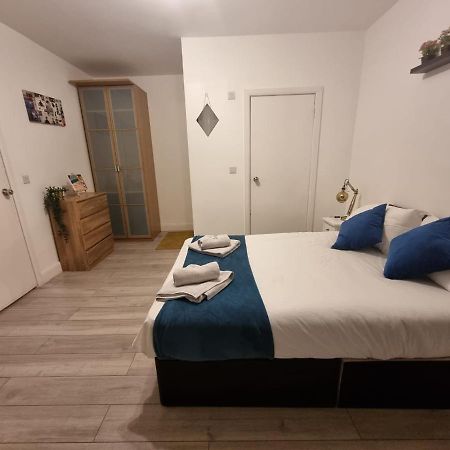 Edgware 3Br 3Privateensuite - Close To Station - Parking Upon Request מראה חיצוני תמונה