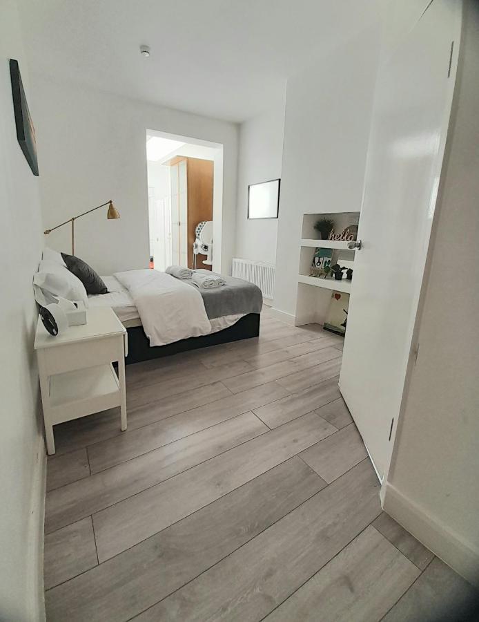 Edgware 3Br 3Privateensuite - Close To Station - Parking Upon Request מראה חיצוני תמונה