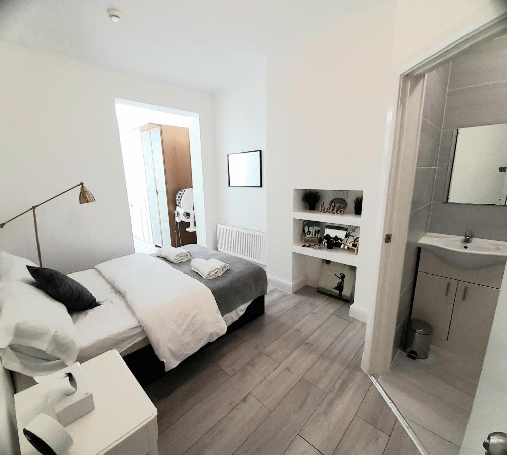 Edgware 3Br 3Privateensuite - Close To Station - Parking Upon Request מראה חיצוני תמונה