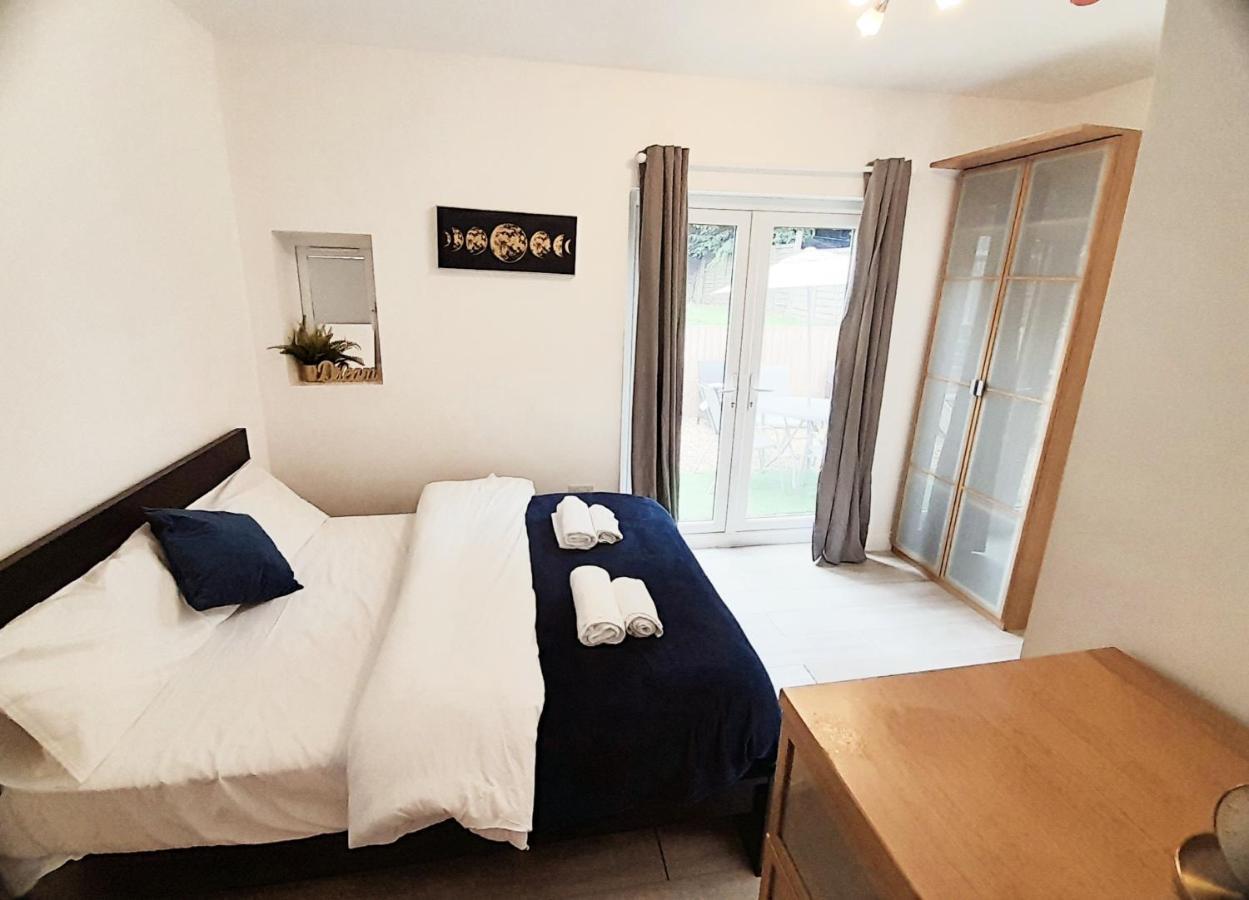 Edgware 3Br 3Privateensuite - Close To Station - Parking Upon Request מראה חיצוני תמונה