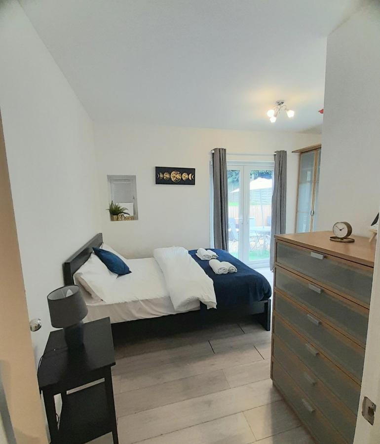 Edgware 3Br 3Privateensuite - Close To Station - Parking Upon Request מראה חיצוני תמונה