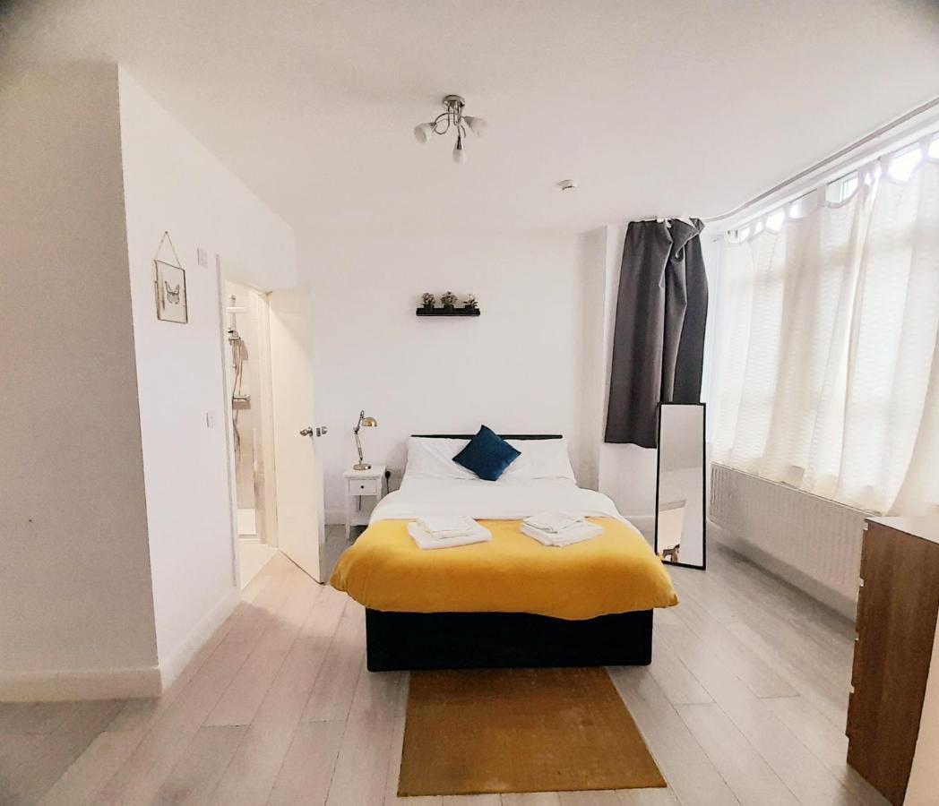 Edgware 3Br 3Privateensuite - Close To Station - Parking Upon Request מראה חיצוני תמונה