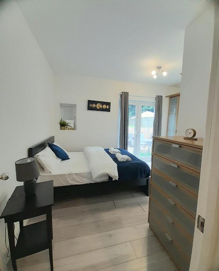 Edgware 3Br 3Privateensuite - Close To Station - Parking Upon Request מראה חיצוני תמונה