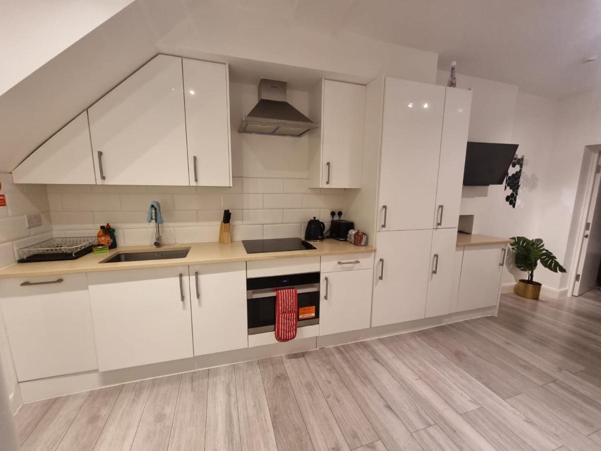 Edgware 3Br 3Privateensuite - Close To Station - Parking Upon Request מראה חיצוני תמונה