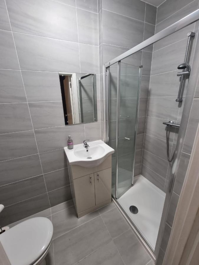 Edgware 3Br 3Privateensuite - Close To Station - Parking Upon Request מראה חיצוני תמונה