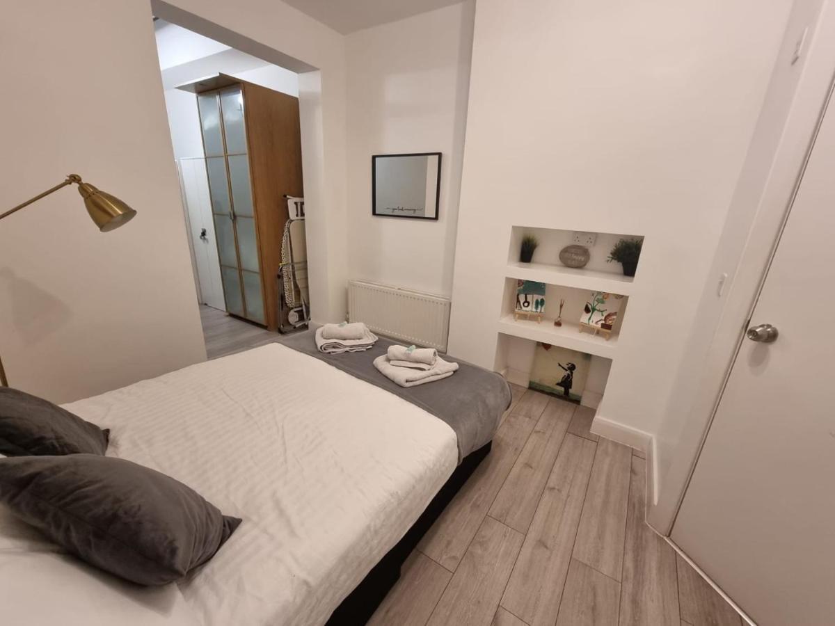 Edgware 3Br 3Privateensuite - Close To Station - Parking Upon Request מראה חיצוני תמונה