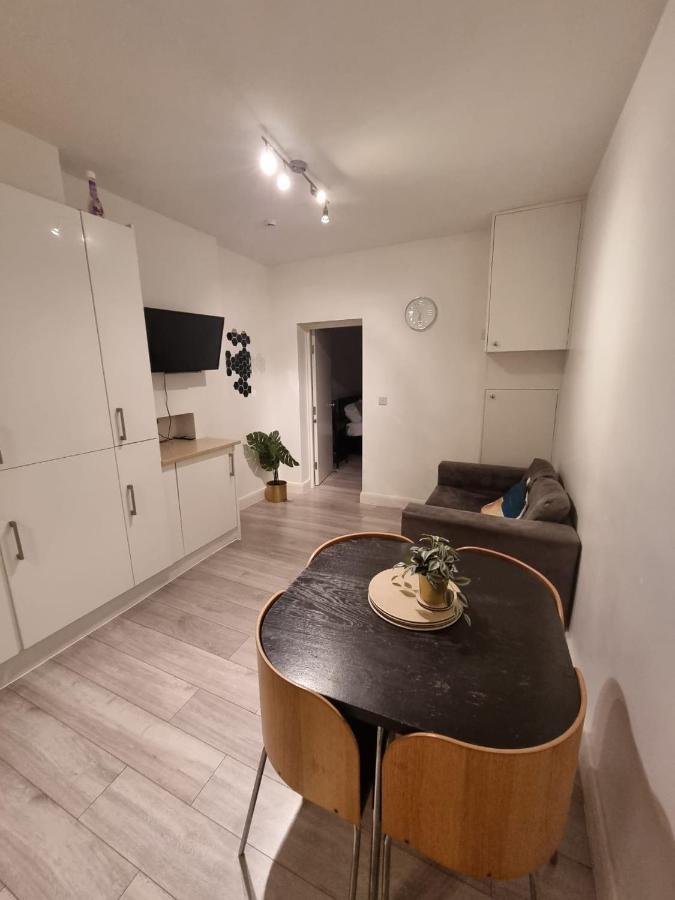 Edgware 3Br 3Privateensuite - Close To Station - Parking Upon Request מראה חיצוני תמונה