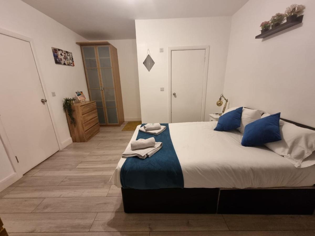 Edgware 3Br 3Privateensuite - Close To Station - Parking Upon Request מראה חיצוני תמונה